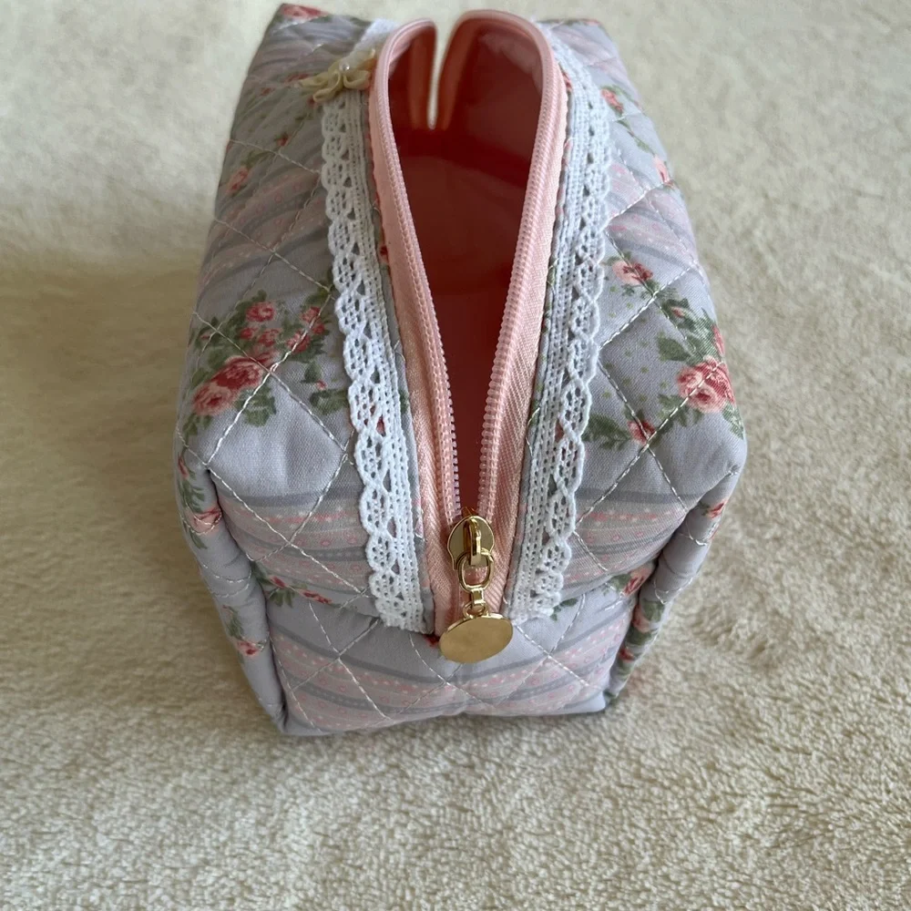 makeup/skincare bag - Picture 6 of 6